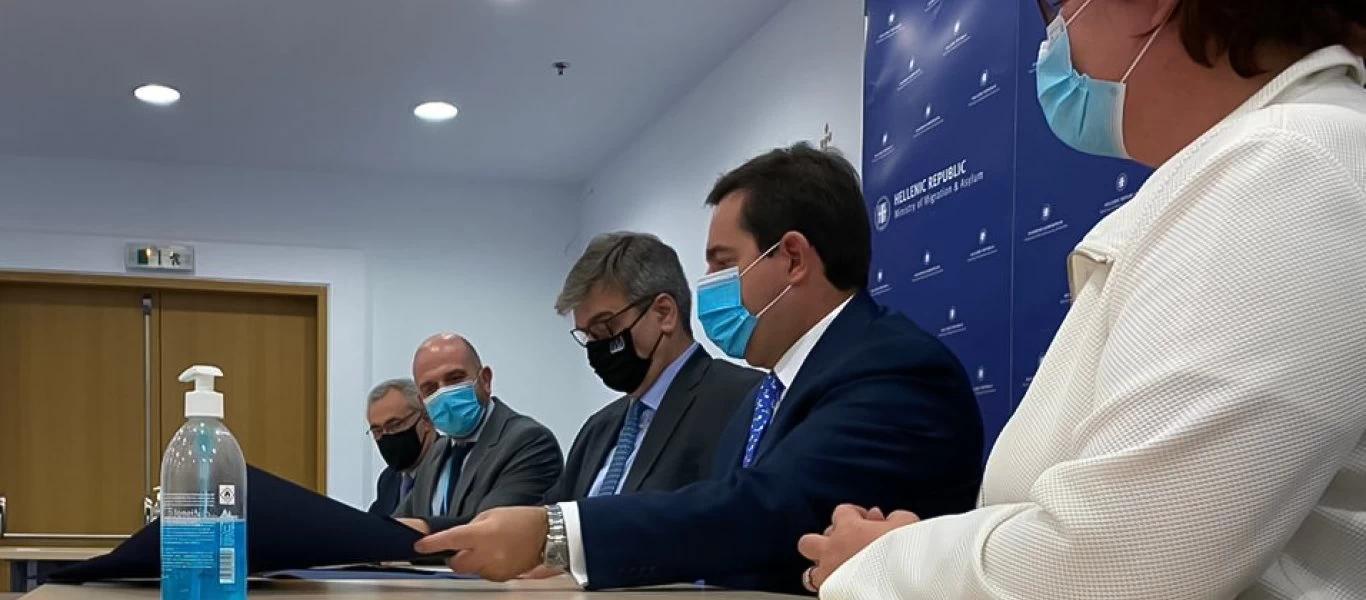 Υπογράφηκε η σύμβαση κατασκευής των κλειστών δομών σε Σάμο, Κω και Λέρο